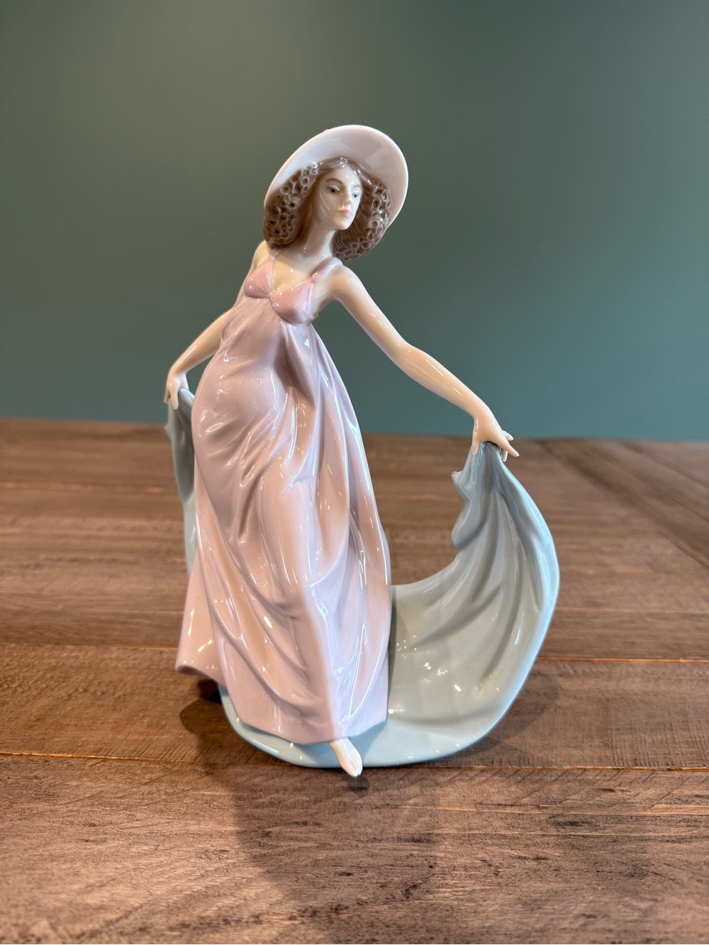 Lladro #5663 - Porcelain Lady Figurine in Pale Pink and Light Blue